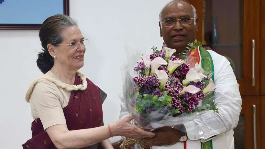 कांग्रेस अध्यक्ष बनते ही एक्शन में खरगे, स्टीयरिंग कमेटी का किया ऐलान, इन 47 नेताओं को मिली जगह