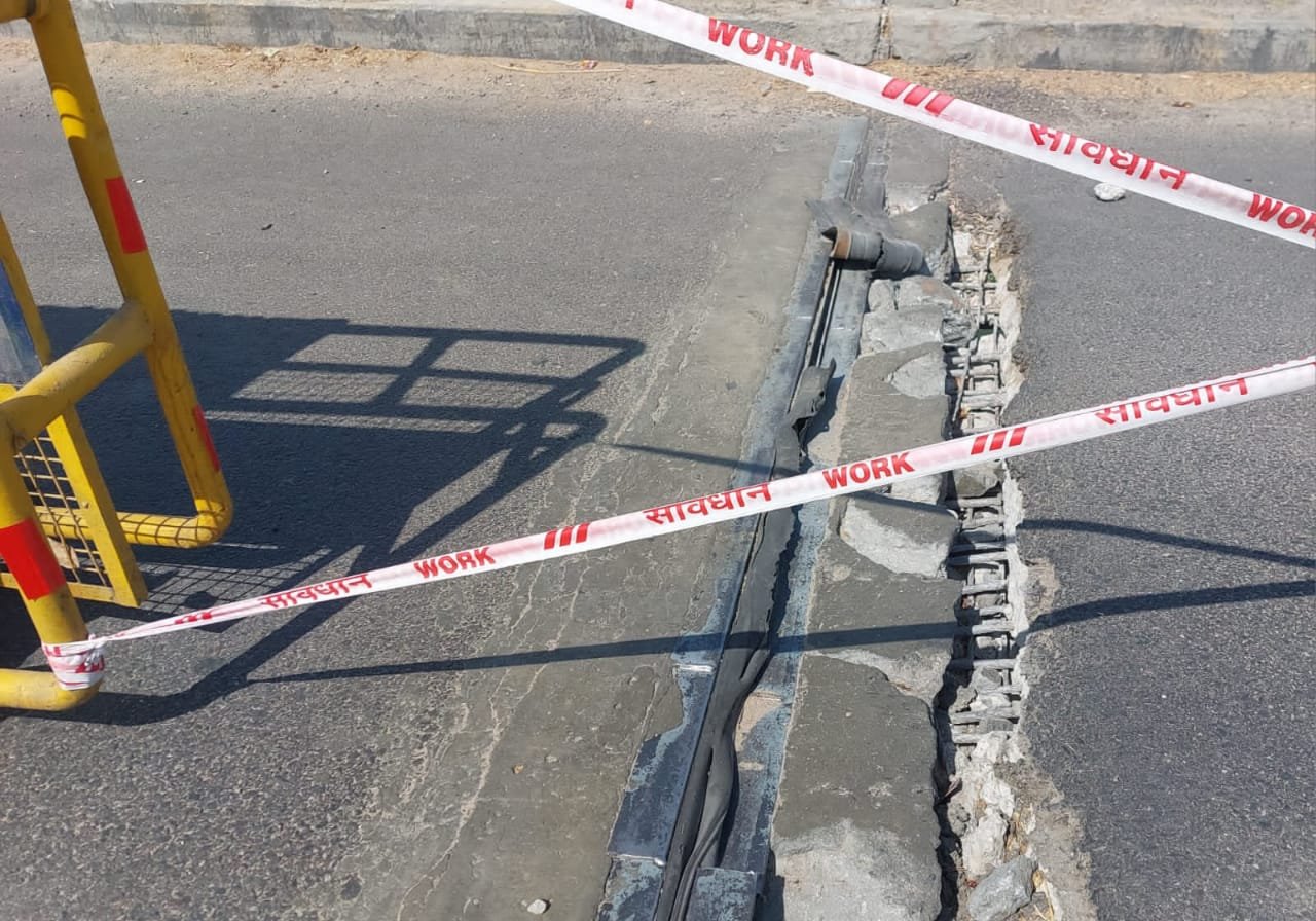 तीन माह में ही फिर टूट गया टांटिया नगर का गोमती पुल,NHAI ने कमीशन खोरी कर किया था घटिया मरम्मत