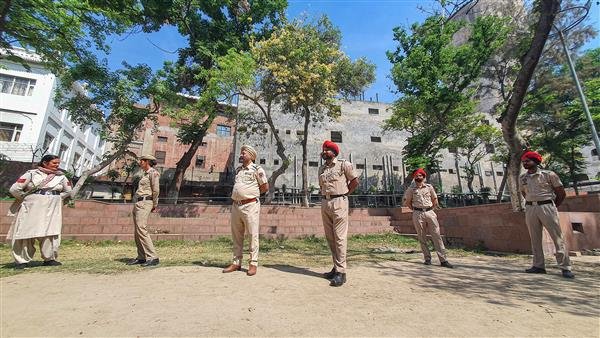 अमृतसर में स्वर्ण मंदिर के पास पाँचवे दिन हुआ तीसरा धमाका। लगातार धमाकों से राज्य की क़ानून व्यवस्था पर लग गया है प्रश्नचिन्ह – “?”
