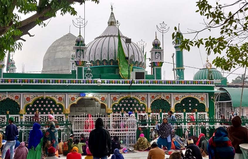 हरिद्वार की एक मस्जिद में नमाज अदा करने के लिए उत्तराखंड हाईकोर्ट ने हिंदू लड़की को मुहैया कराई सुरक्षा , पुलिस को दिए इस संबंध में आदेश।