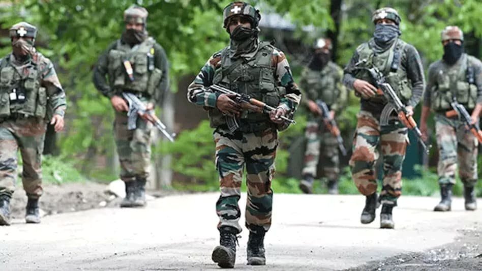 पूर्वोत्तर में फिर देखने को मिल रही है हलचल। मणिपुर हाईकोर्ट के निर्णय से क्षेत्र में बन गया है हिंसा और तनाव का माहौल। सेना ने संभाला है मोर्चा।