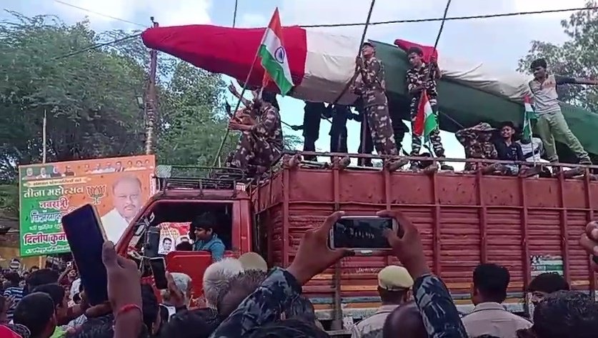 जिला हमीरपुर उत्तर प्रदेश ग्राम सुमेरपुर भरूआ में तीजा मैला उमडा आस्था का जन सैलाव