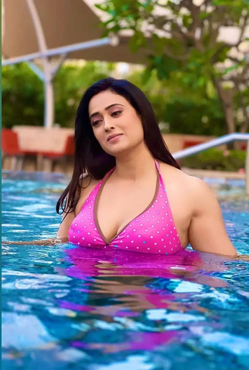 श्वेता तिवारी ने गिराई हुस्न की बिजलियां, 42 की उम्र में इतने ग्लैमरस अंदाज में आईं नजर