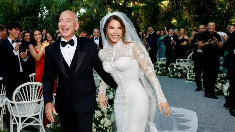 जेफ बेजोस, लॉरेन सांचेज की हुई शादी, देखिए कपल की पहली तस्वीर