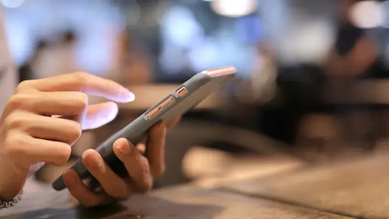 छत्तीसगढ़ कांग्रेस अध्यक्ष का फोन पार्टी मीटिंग में चोरी, बीजेपी ने ली चुटकी- मोबाइल में कौन-से राज?