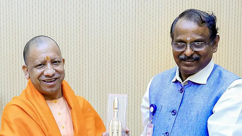 UP को मिलेगी सैटेलाइट, आकाशीय बिजली गिरने से पहले भेजेगी अलर्ट: जानें योगी और इसरो चीफ के बीच क्या हुई बात