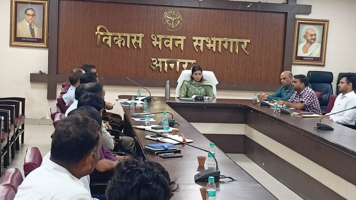 वर्तमान खरीफ मौसम मे जनपद मे कृषकों को संस्तुत मात्रा के अनुसार उर्वरकों का उपलब्ध कराये जाने के उडदेश्य से विक्रेताओं की बिक्री पर सतत निगरानी रखने के लिए बैठक का आयोजन मुख्य विकास अधिकारी महोदयया की अध्यक्षता  मे  दिनांक 23.08.2025 को विकास भवन के सभागार में किया गया।*