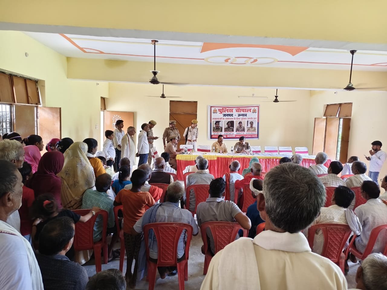 जनपद उन्नाव के समस्त थानों द्वारा अपने-अपने थाना क्षेत्र के दो-दो गांवों में ग्राम चौपाल का आयोजन किया गया