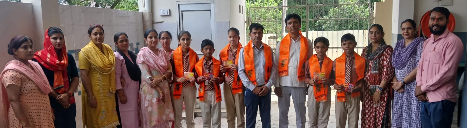 राय वर्ल्ड स्कूल सेलौटी में स्वामी विवेकानंद संस्था व हनुमान चालीसा परिवार के द्वारा लाइव क्विज प्रतियोगिता का हुआ आयोजन |