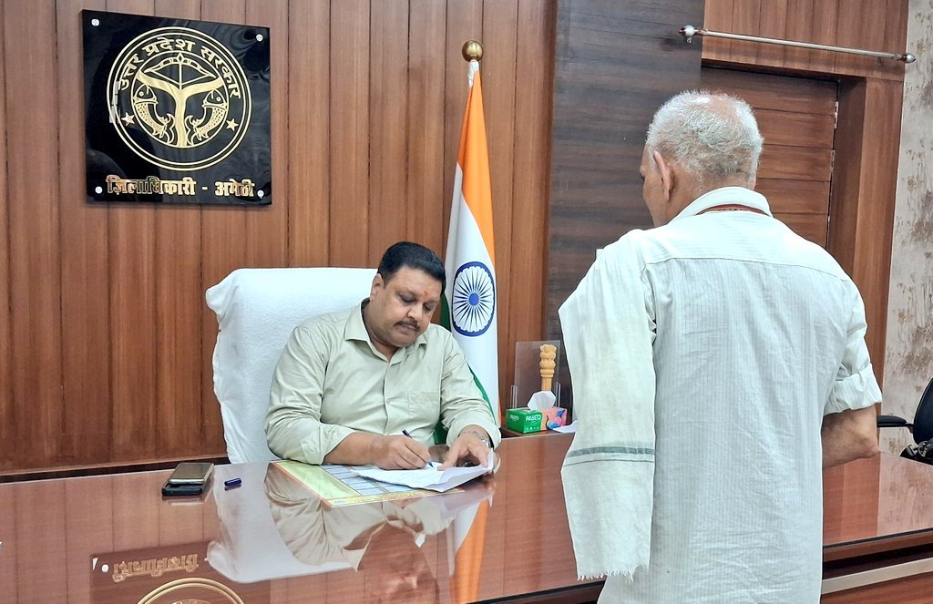 जिलाधिकारी ने जनसुनवाई में सुनी जनता की समस्याएं, दिए उचित दिशा निर्देश