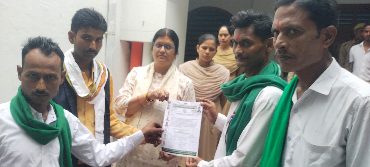 ग्राम पंचायत की जमीन के पेड़ बेचकर पैसा डकार गया ग्राम प्रधान