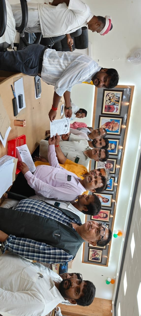 बार एसोसिएशन ने मुख्यमंत्री के नाम सौंपा ज्ञापन