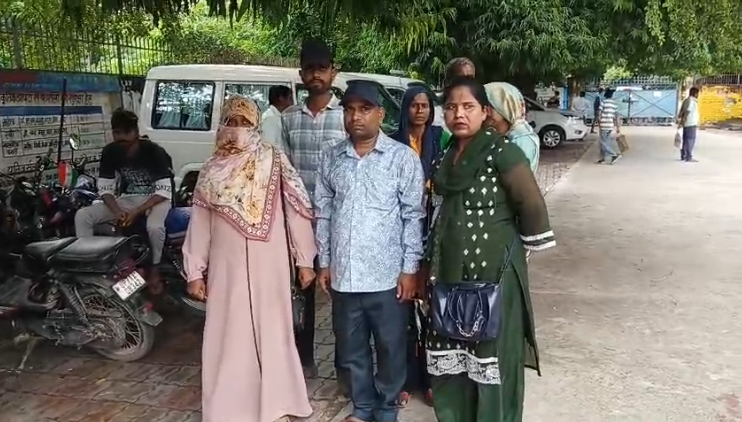 फतेहपुर में अमौली चौकी की कार्यप्रणाली पर उठे सवाल, महिलाओं ने जिलाधिकारी को सौंपा ज्ञापन