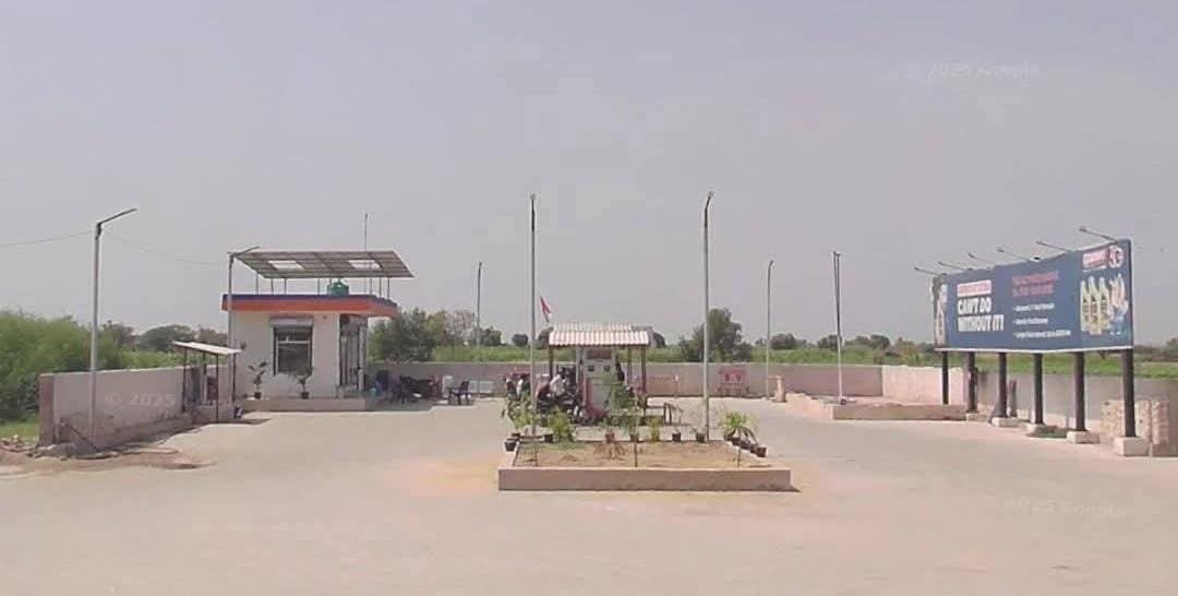 पेट्रोल पंप पर महिला दंपति सेछेड़छाड़