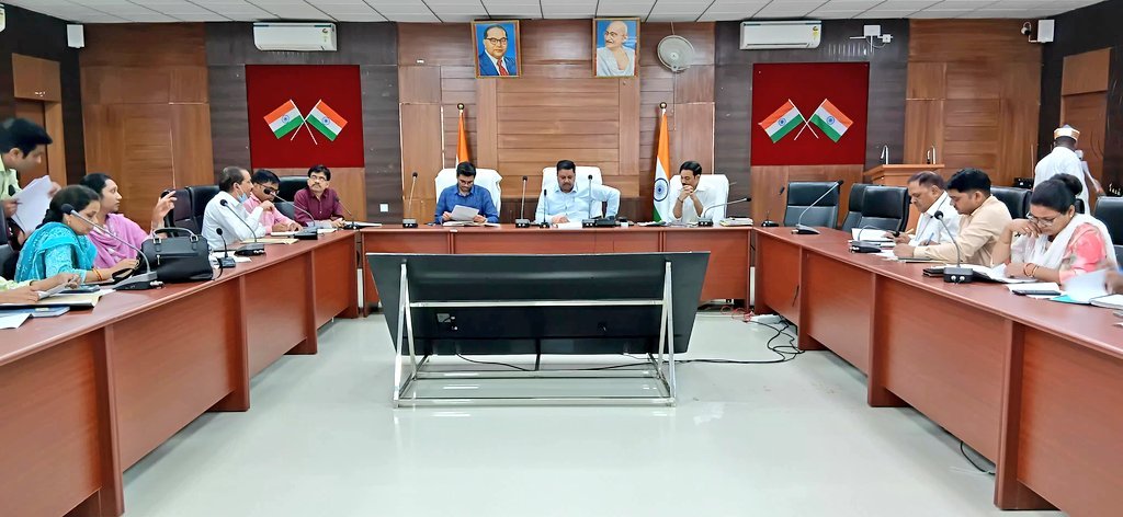 जनपद में अन्नपूर्णा भवन के निर्माण को लेकर जिलाधिकारी ने की समीक्षा बैठक