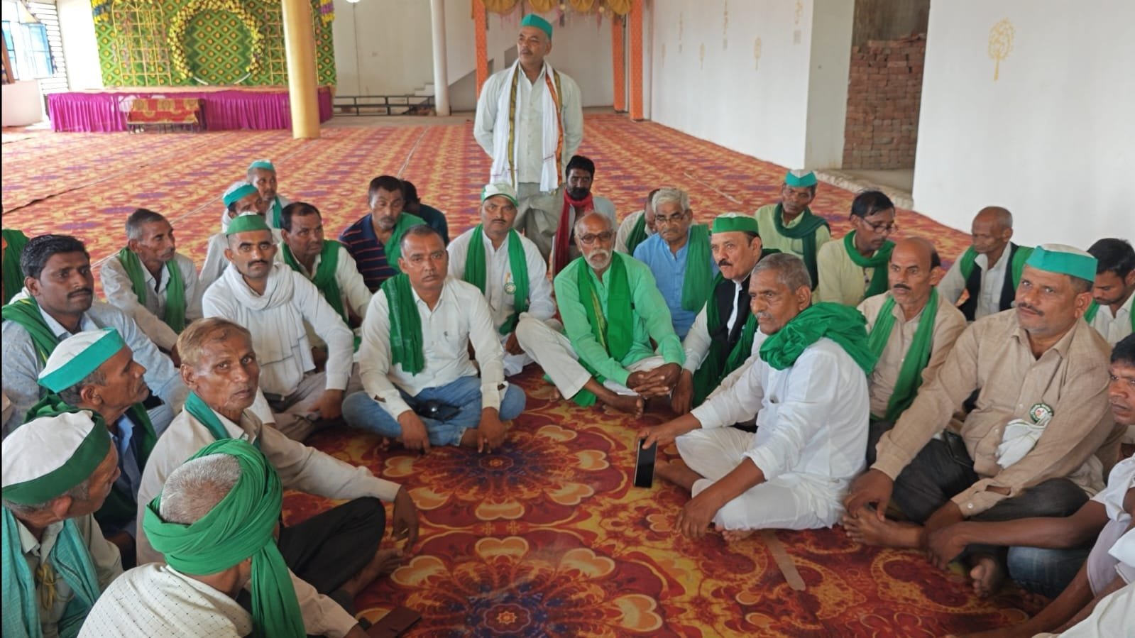 भाकियू टिकैत गुट की बैठक में यूरिया खाद न मिलने पर जताई गई नाराजगी