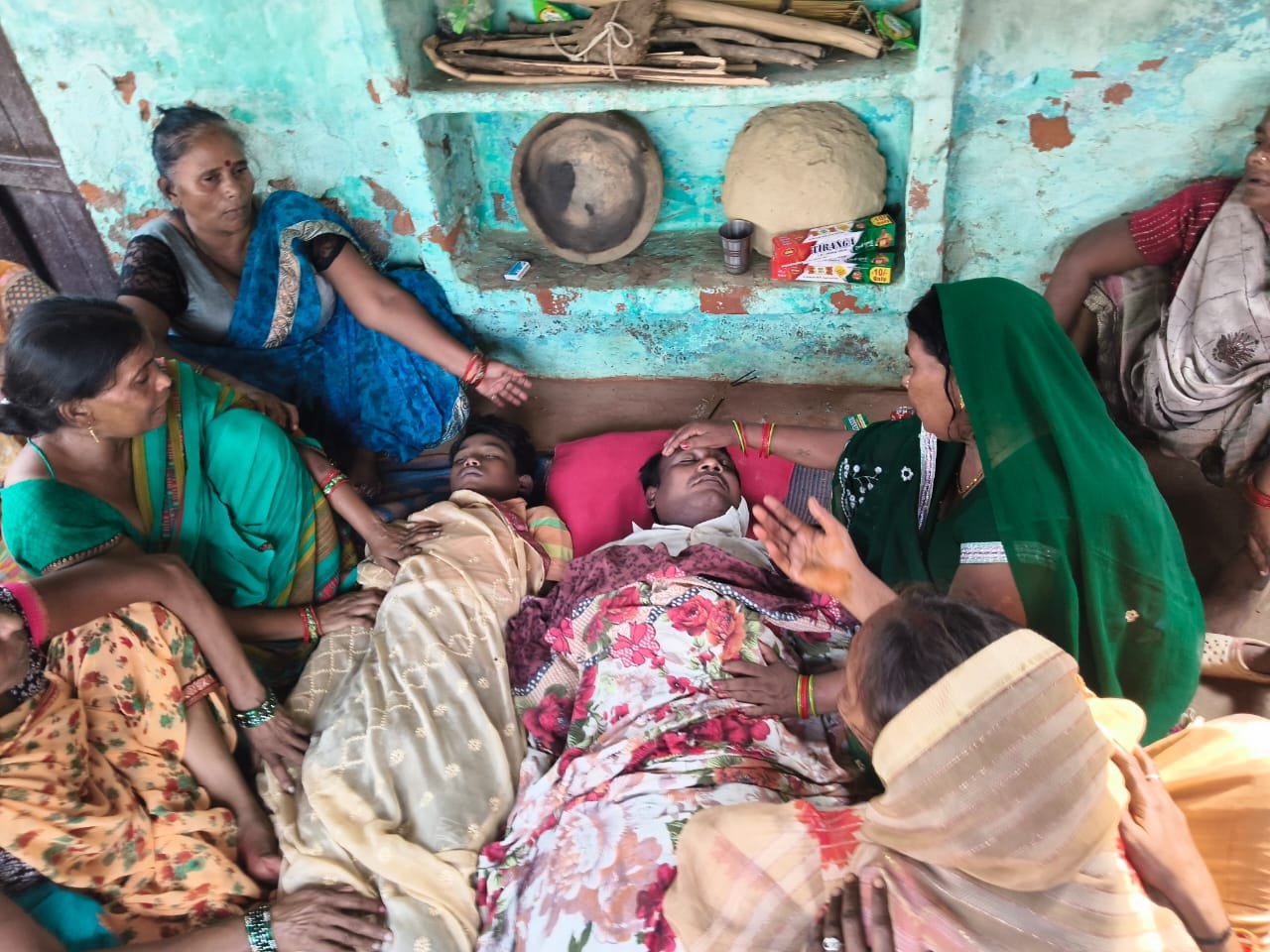 आकाशीय बिजली बनी काल – पिता-पुत्र की दर्दनाक मौत