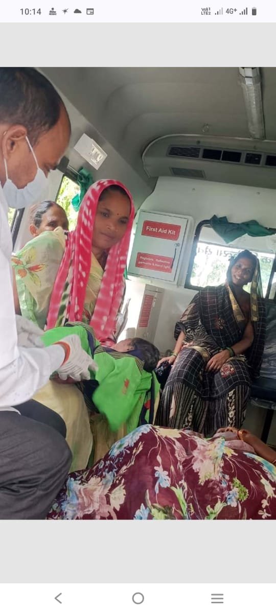 एंबुलेंस कर्मियों की सतर्कता से हुआ सुरक्षित प्रसव, गूंजी नवजात की किलकारी