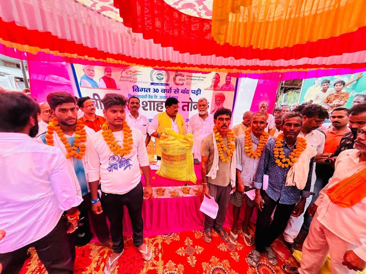 30 वर्षों से बंद बी.पैक्स शाहपुर तोन्दा इकाई पुनः प्रारम्भ, प्रथम खाद वितरण कार्यक्रम का मुख्य अतिथि अरुण सिंह नें किया शुभारम्भ