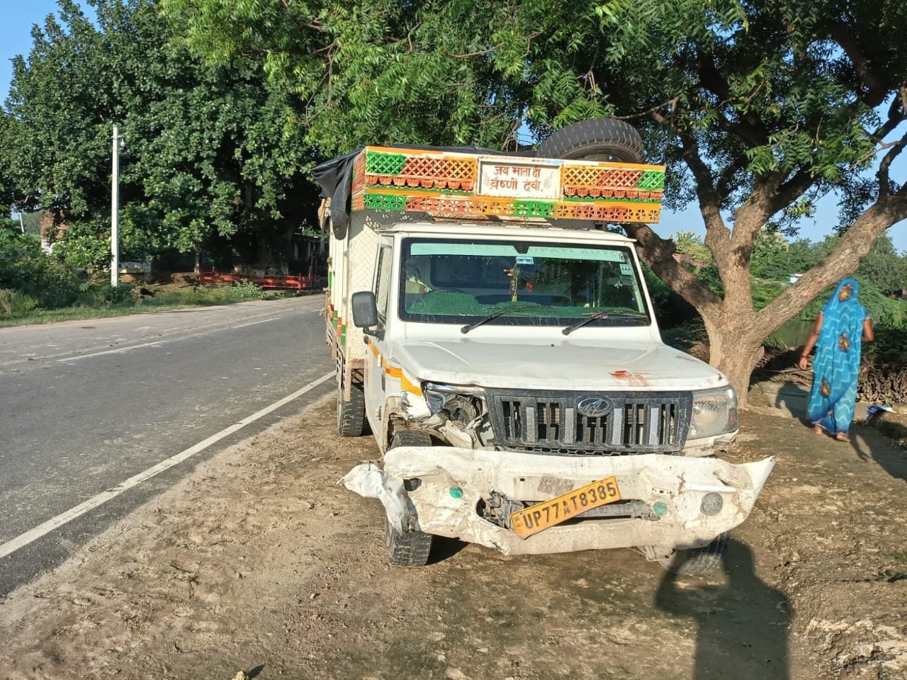 खड़ी गाड़ी में पिकअप की जोरदार टक्कर दो लोग गंभीर घायल।