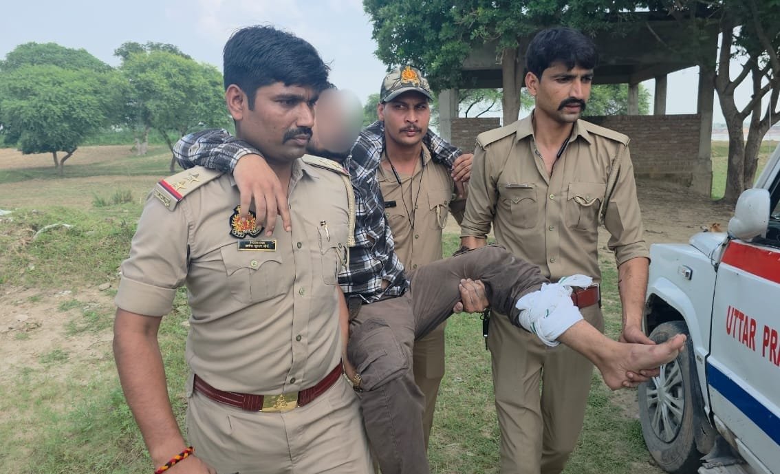 फतेहपुर में पुलिस और असलहा तस्करों के बीच मुठभेड़, इनामी समेत दो गिरफ्तार