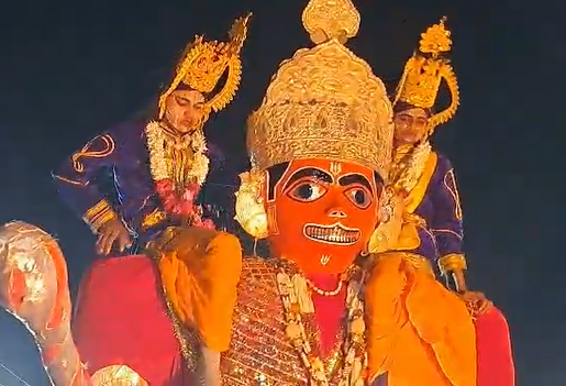 खजुहा कस्बे के ऐतिहासिक मेले में पंचम दिवस राम सुग्रीव मित्रता एवम बालि वध लीला का हुआ मंचन