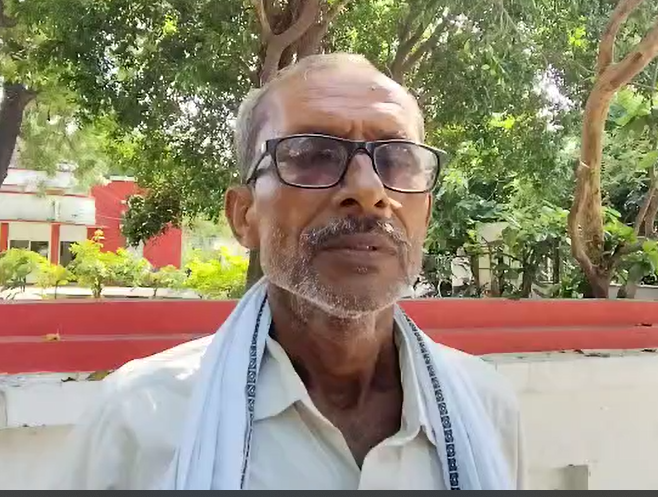 पिता ने बेटे के हत्यारो के विरुद्ध मुकदमा दर्ज कराने की उठाई मांग